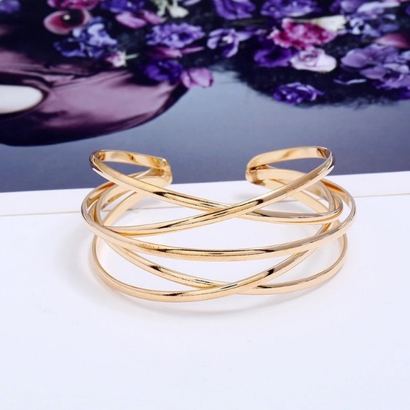 NEW!๐๐BEAUTIFUL! CRISS CROSS CUFF!๐๐GOLDEN! - Picture 3 of 4